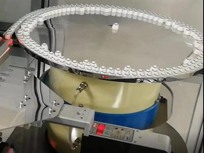 隱形眼鏡上模振動盤