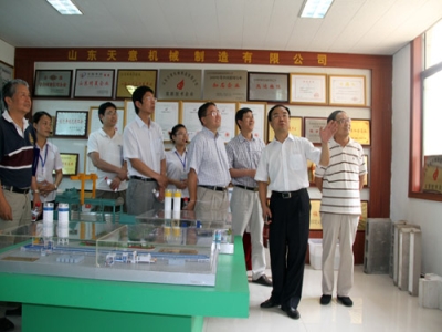 2012.7.28日山東天意兩項科技成果鑒定順利通過，北京領(lǐng)導(dǎo)專家，到我公司參觀指導(dǎo)