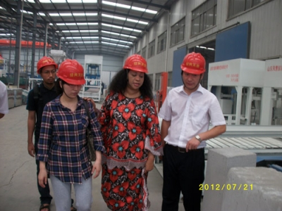2012.7.21日坦桑尼亞總統(tǒng)夫人來我公司參觀指導(dǎo)、洽談合作