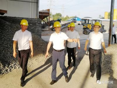 中國循環(huán)經(jīng)濟(jì)墻材革新工作委員會(huì)會(huì)長(zhǎng)暨天意機(jī)械董事長(zhǎng)劉洪彬受邀考察調(diào)研湖南企業(yè)