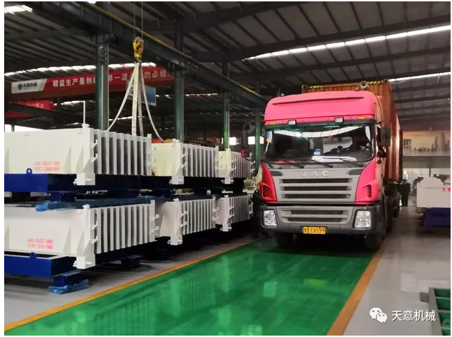 天意機(jī)械為柬埔寨客戶加工生產(chǎn)年產(chǎn)80萬(wàn)平方輕質(zhì)墻板生產(chǎn)線成功裝車啟運(yùn)！