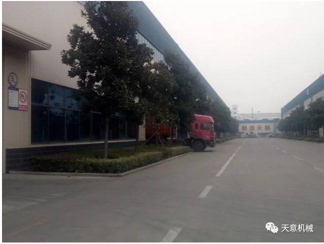 天意機(jī)械為柬埔寨客戶加工生產(chǎn)年產(chǎn)80萬(wàn)平方輕質(zhì)墻板生產(chǎn)線成功裝車啟運(yùn)！