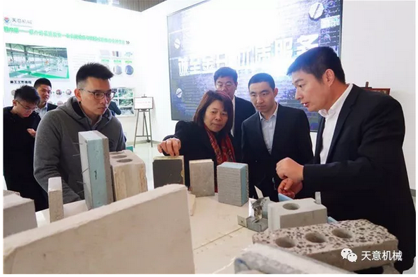 碧桂園集團副總裁兼采購中心總經(jīng)理楊麗興一行蒞臨天意參觀考察 碧桂園集團副總裁兼采購中心總經(jīng)理楊麗興一行蒞臨天意參觀考察