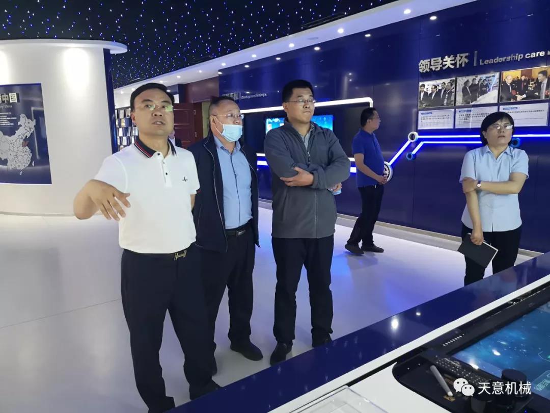 哈爾濱工業(yè)大學張教授、于教授蒞臨天意機械就智能焊接技術(shù)進行交流指導(dǎo)
