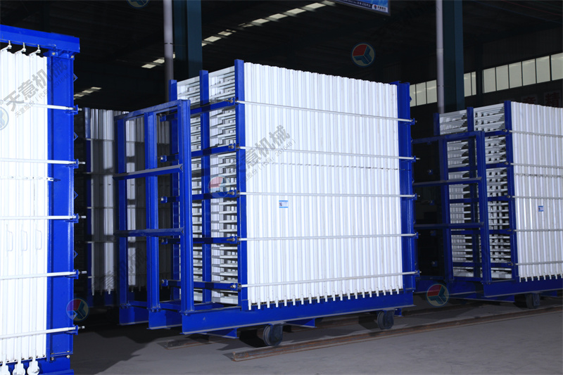 一次成型40塊板的復(fù)合墻板機，究竟有多好？