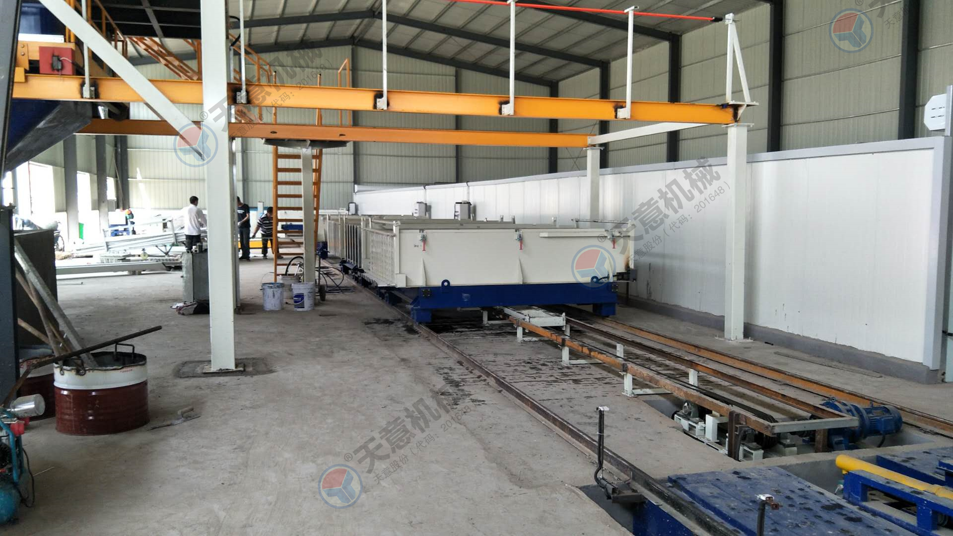 輕質(zhì)隔墻板設(shè)備自動(dòng)化程度高，產(chǎn)量大